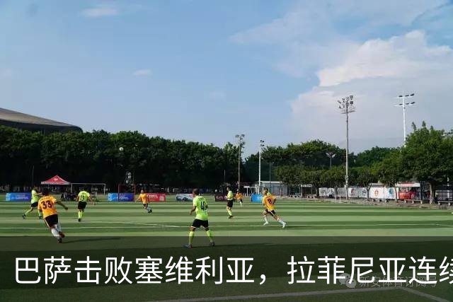 巴萨击败塞维利亚，拉菲尼亚连续戴帽领跑西甲射手榜